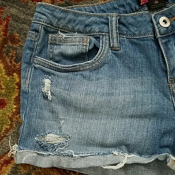 🔵 Rue21 distressed cut off denim shorts  26 - Picture 2 of 8